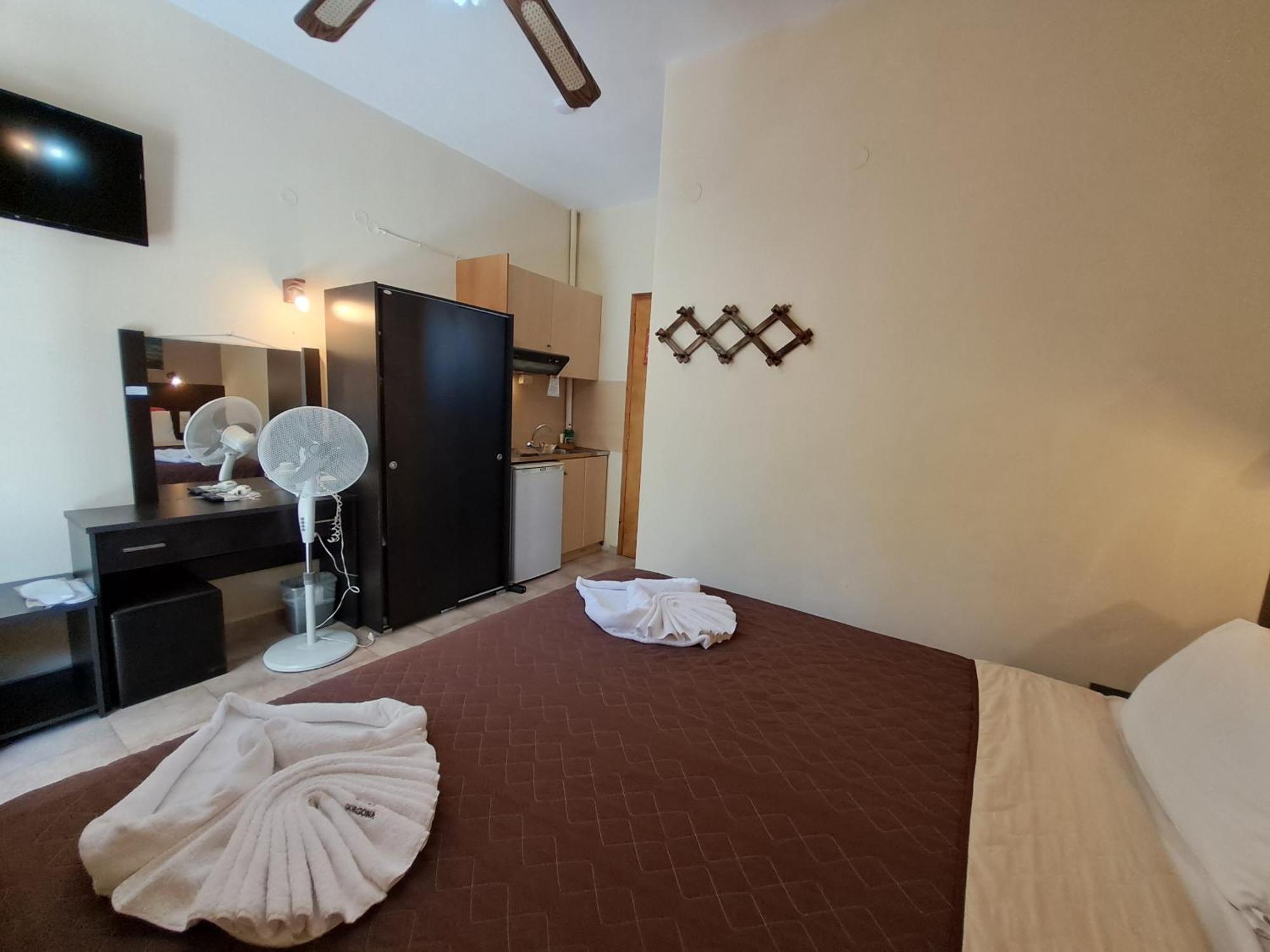 Gorgona Hotel Патитири Экстерьер фото